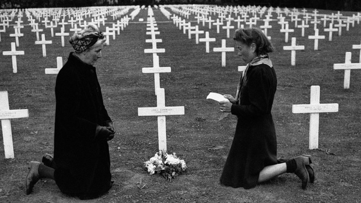 web3-photo-of-the-day-dday-france-women-ap_4506061151-peter-carroll-ap