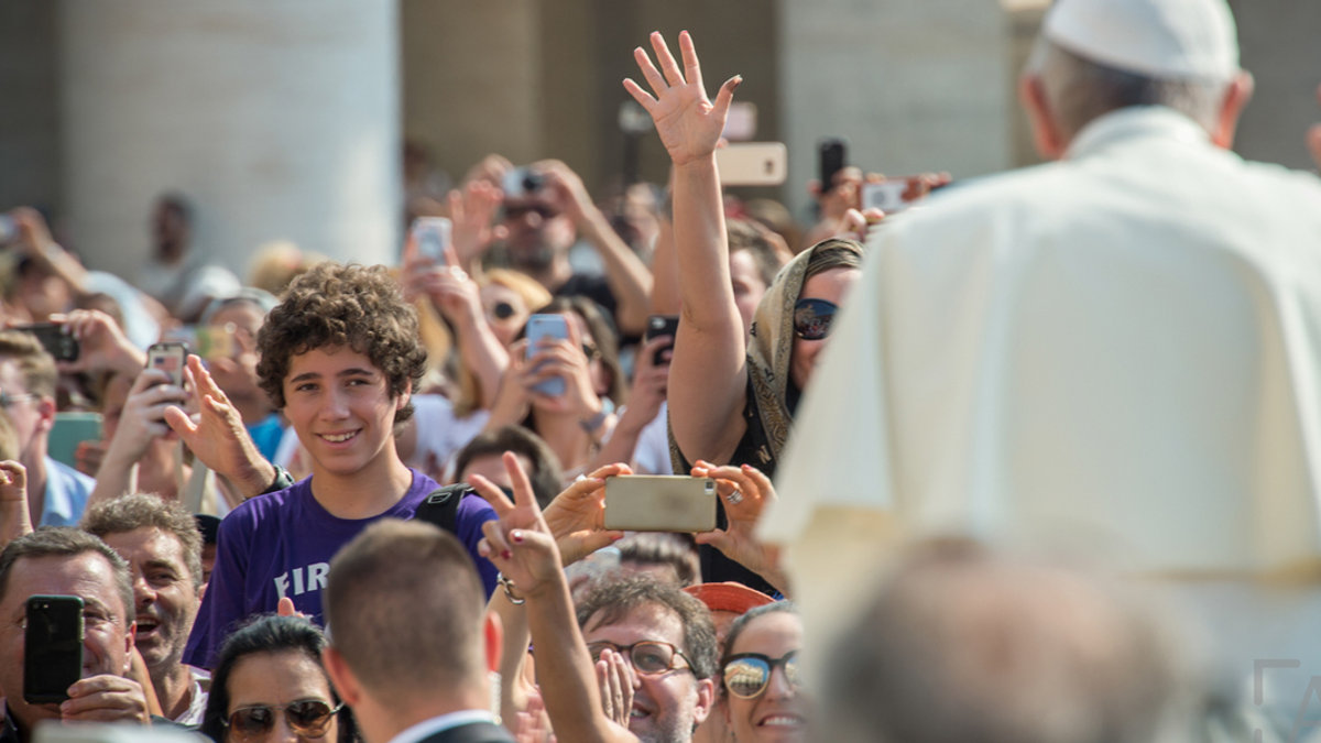 web3-pope-francis-general-audience-boy