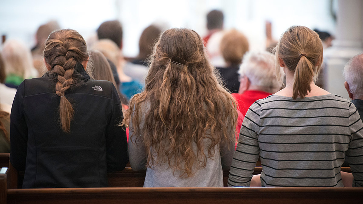 WEB3-THREE-GIRL-3-WOMAN-YOUNG-CHURCH-BACK-PEW-Jeffrey-Bruno
