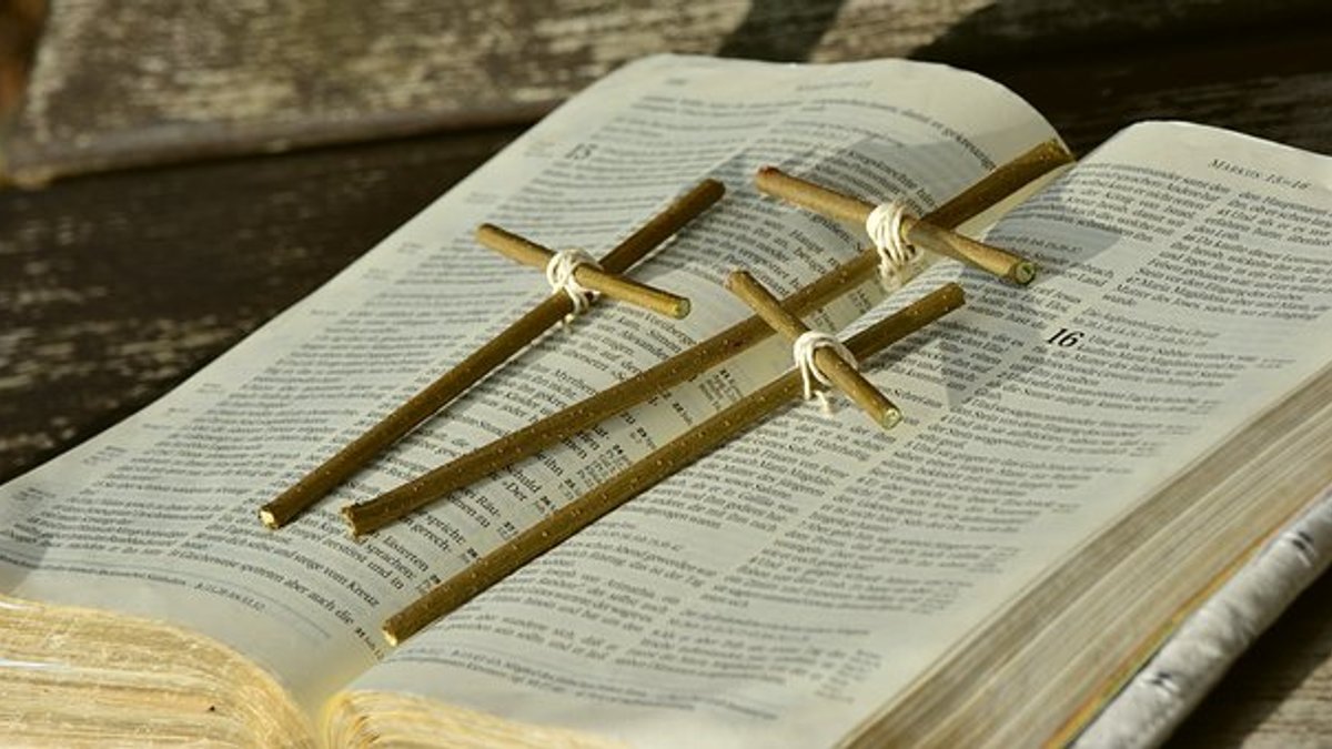 bible-2167783__340