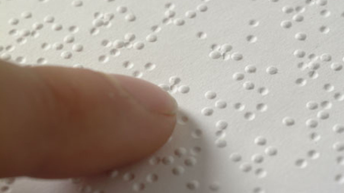 Braille_closeup