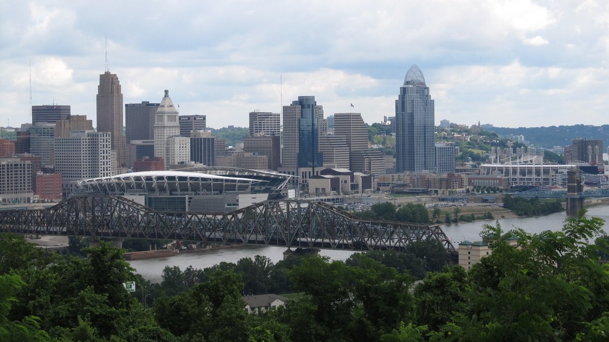 Cincinnati_Skyline_from_Devou_Park