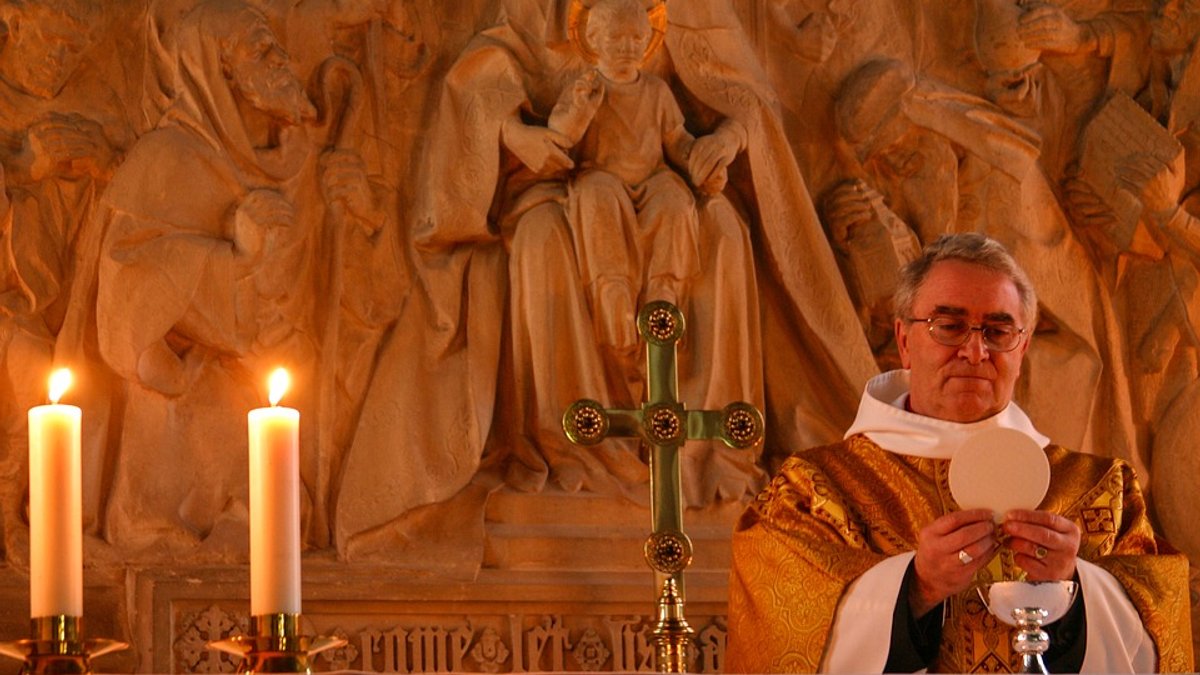 Cruz no altar