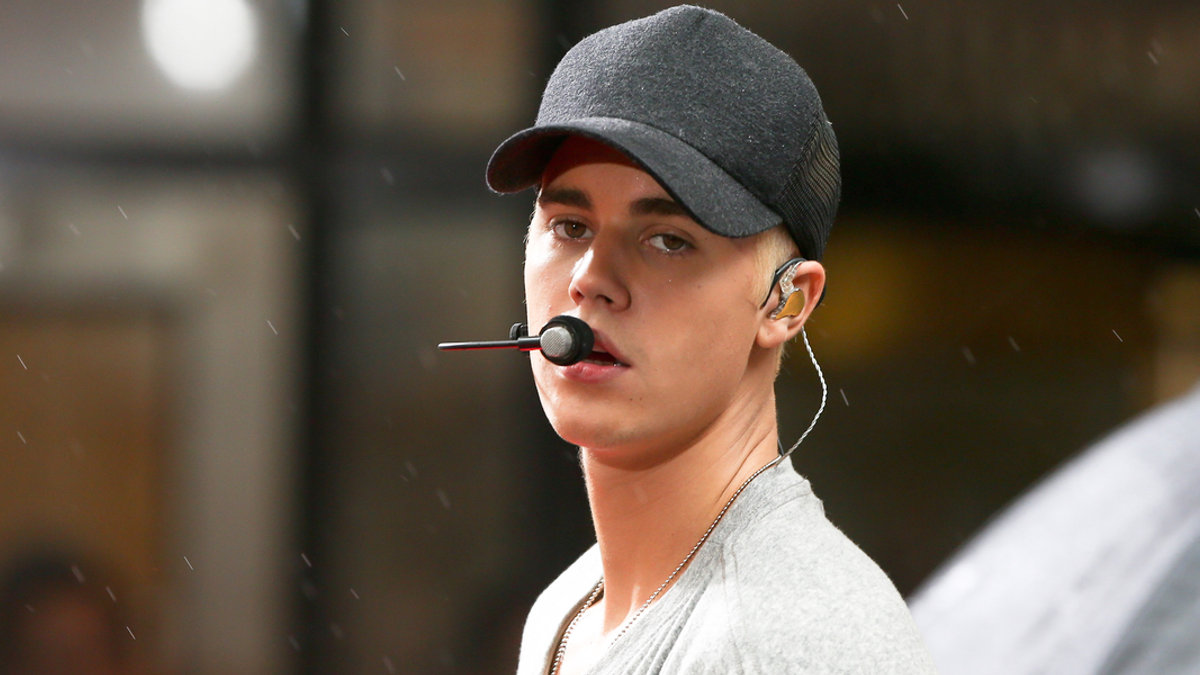 JUSTIN BIEBER