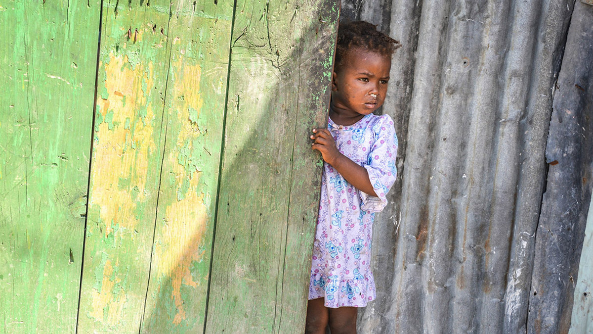WEB3-CHILD-GIRL-POVERTY-HAITI-HUNGER-Feed My Starving Children (FMSC)-www.fmsc.org-CC