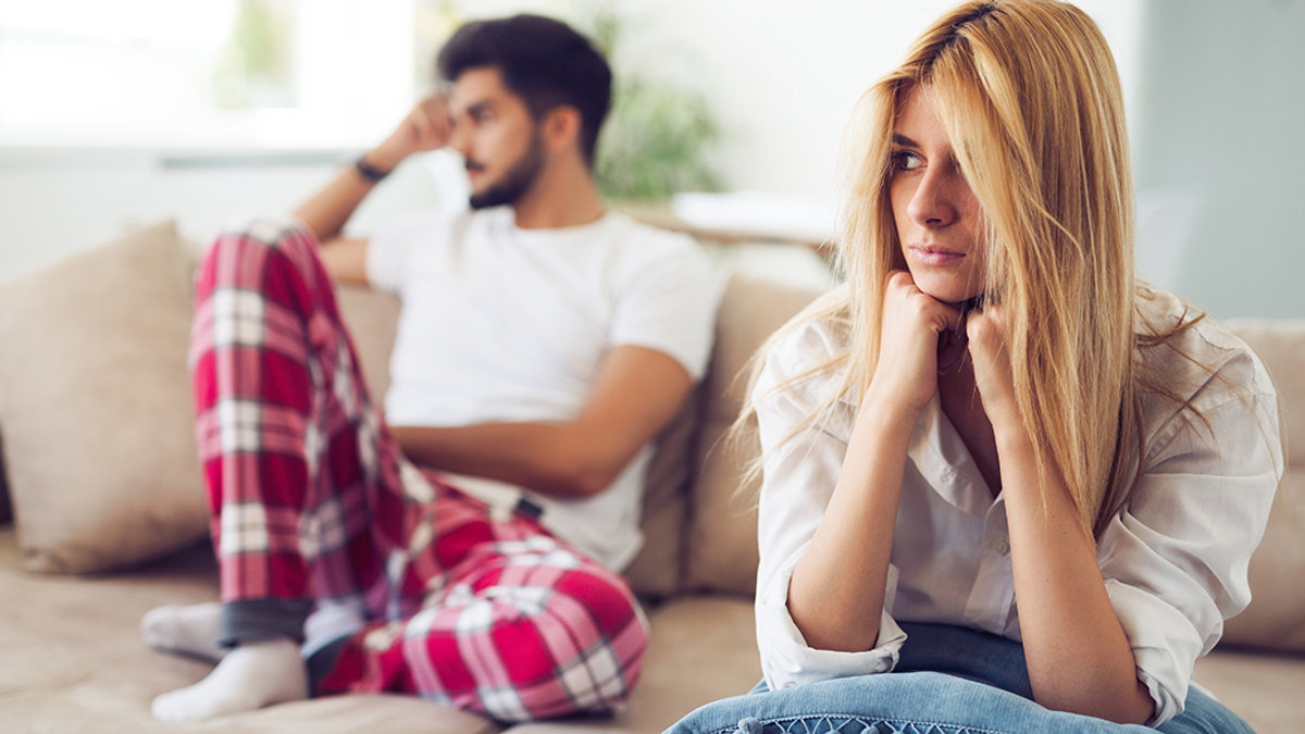 WEB3-COUPLE-DIFFICULTIES-LOVE-BROKEN-shutterstock-666760666-nd3000-AI