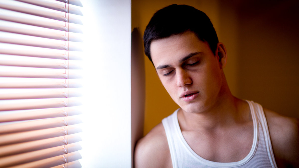 WEB3 DRUG ADDICT CONFESSION Blue Sky Image via shutterstock_182896901