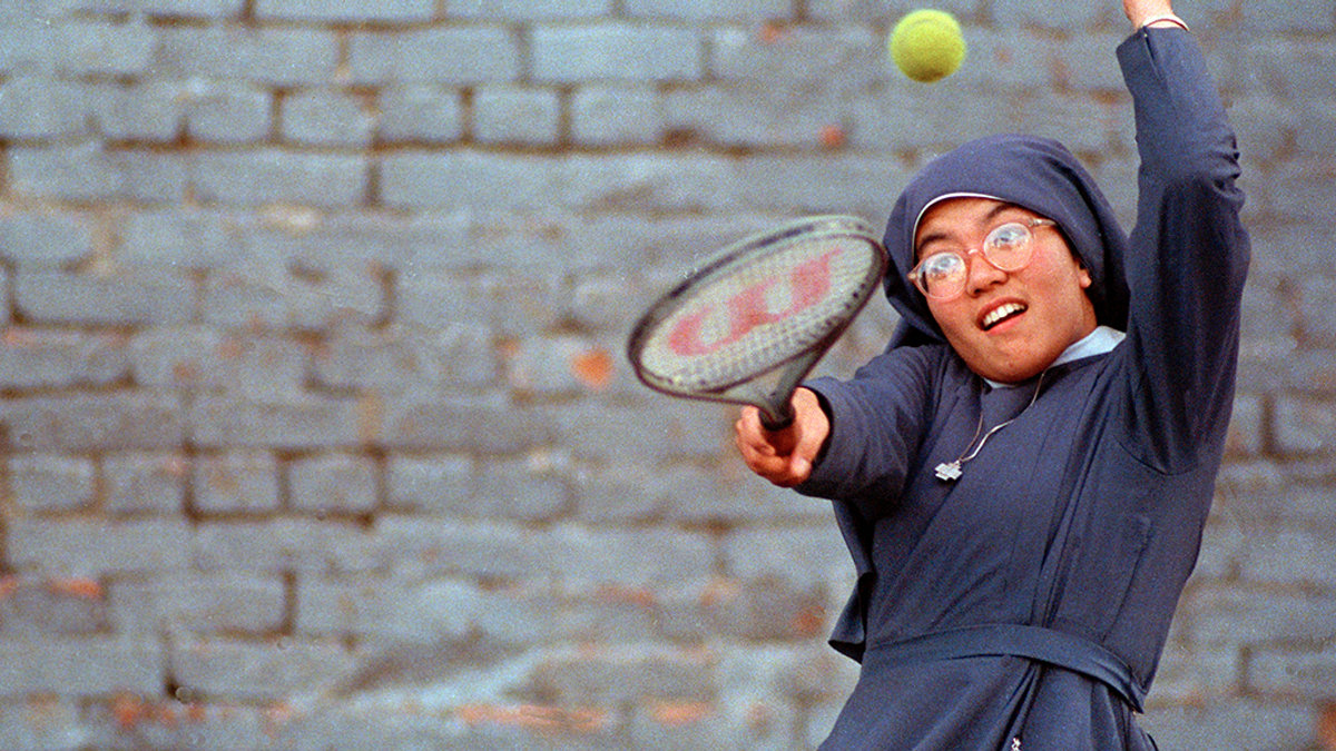 WEB3-PHOTO-OF-THE-DAY-NUN-TENNIS-AP_219033571092-AP-Photo-Charlene-Blankenship