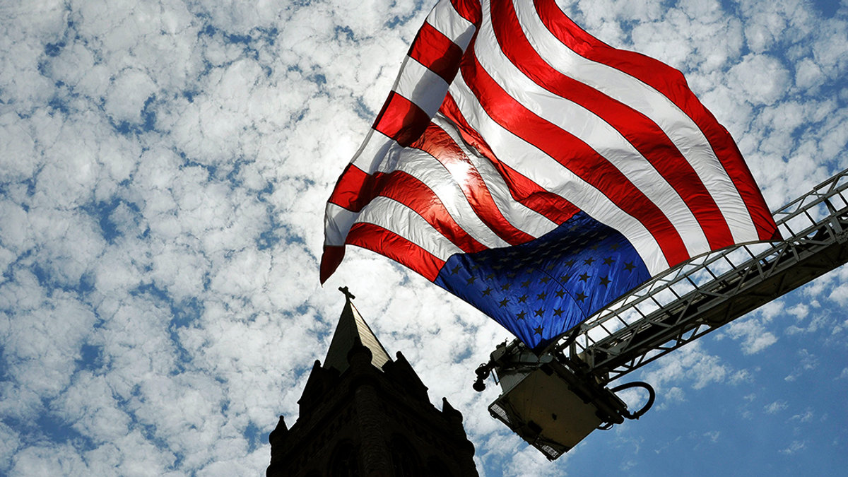 WEB3-PHOTO-OF-THE-DAY-UNITED-STATES-AMERICA-FLAG-CHURCH-AP_100704040367-AP-Photo-Heather-Ainsworth