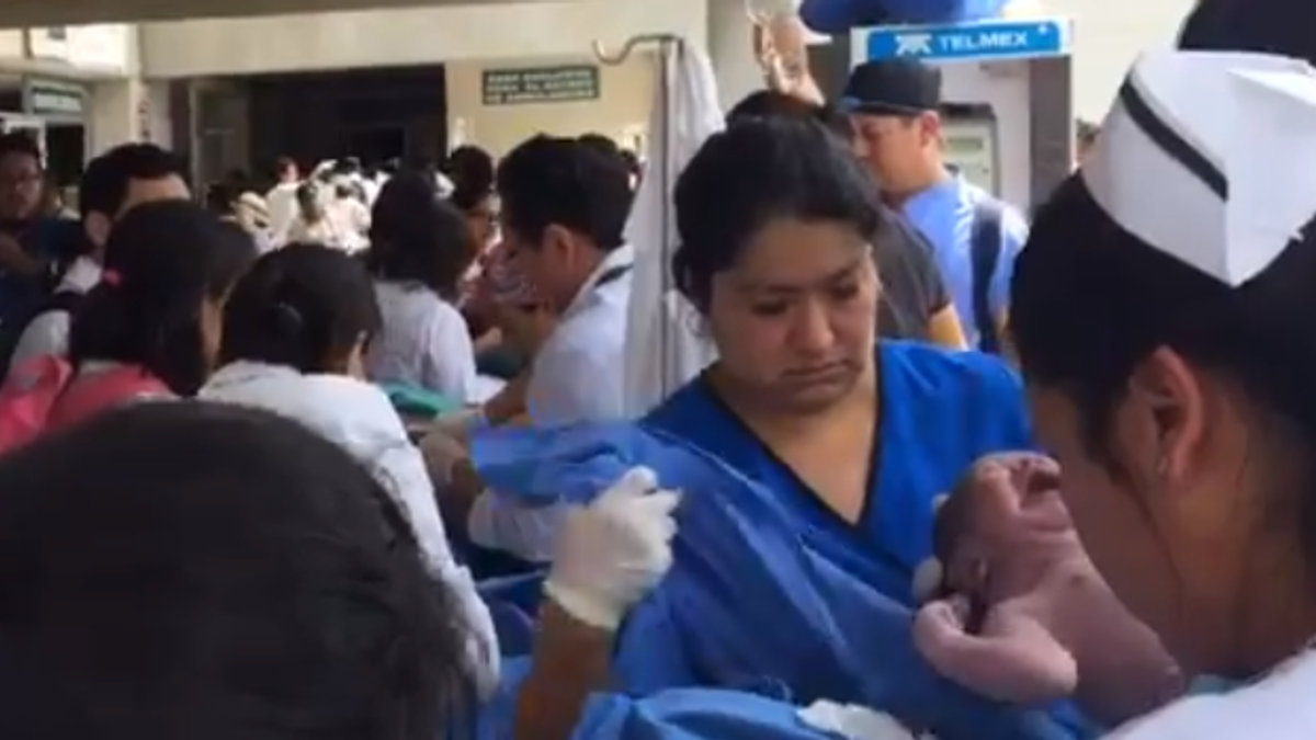 Bebê nasce durante o terremoto do México