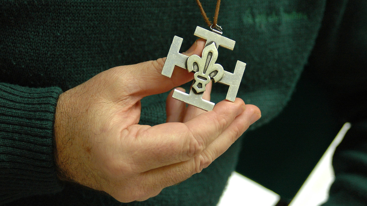 CROSS SCOUTS