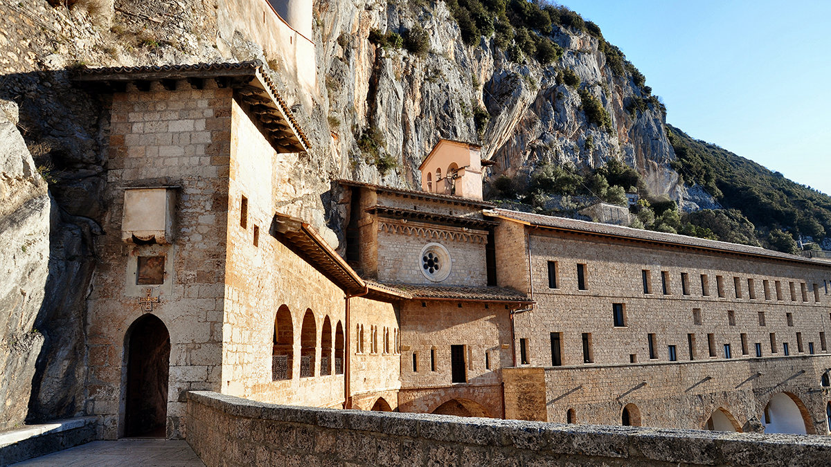 WEB – CUP001 – Monastery of St. Benedict near Subiaco, Rome, Lazio, Italy – shutterstock_114967639