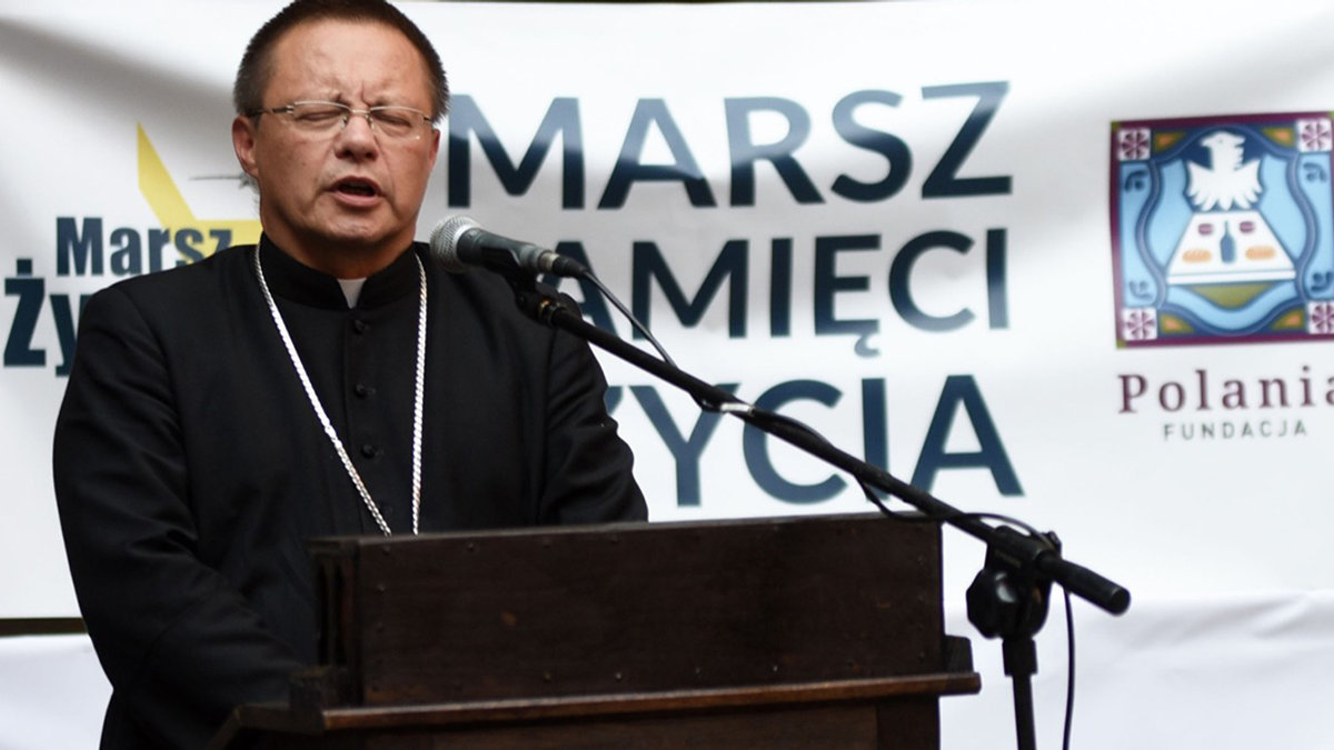 BISKUP GRZEGORZ RYŚ NA MARSZU PAMIĘCI