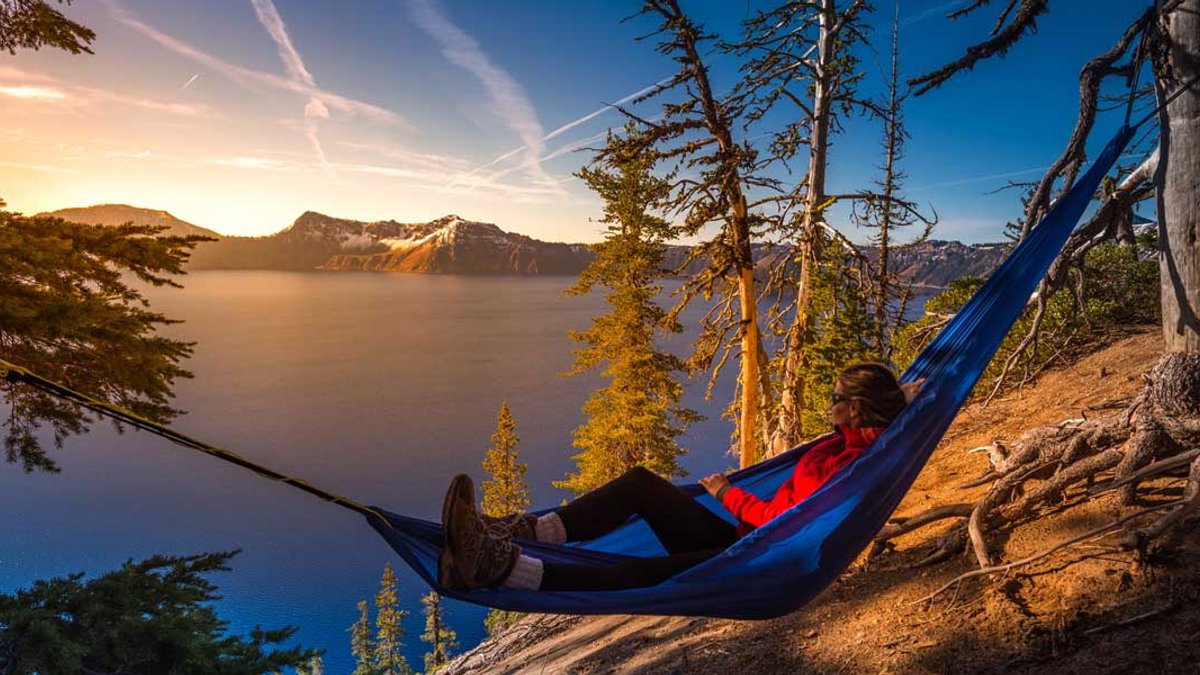 WEB3 HAMMOCK LAKE MOUNTAINS REST RELAXATION Shutterstock