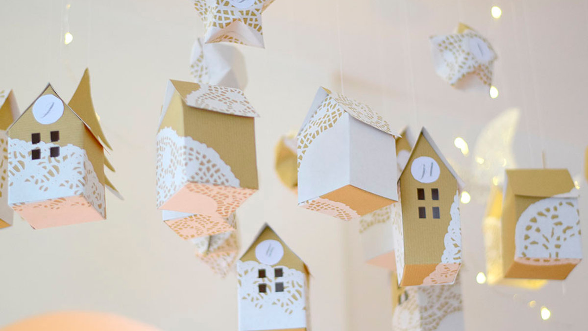 DIY CALENDRIER DE L'AVENT VILLAGE SUSPENDU