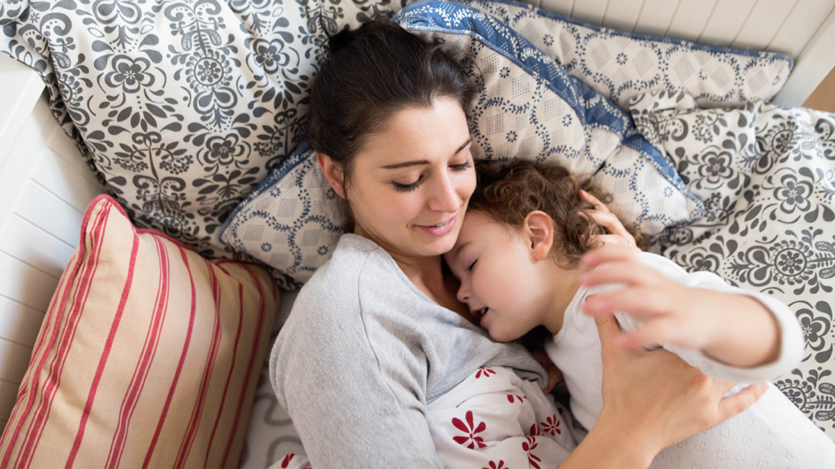 MOM,CHILD,BED TIME