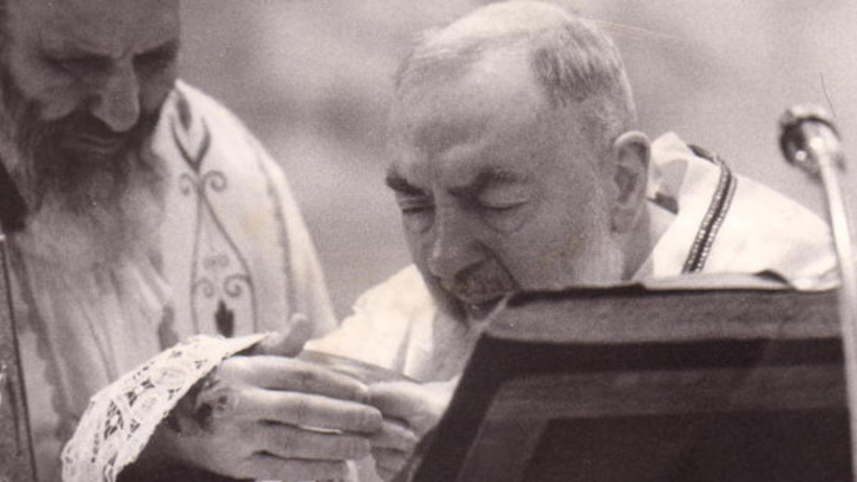 web3-padre-pio-mass-consecration-eucharist-stigmata-pd