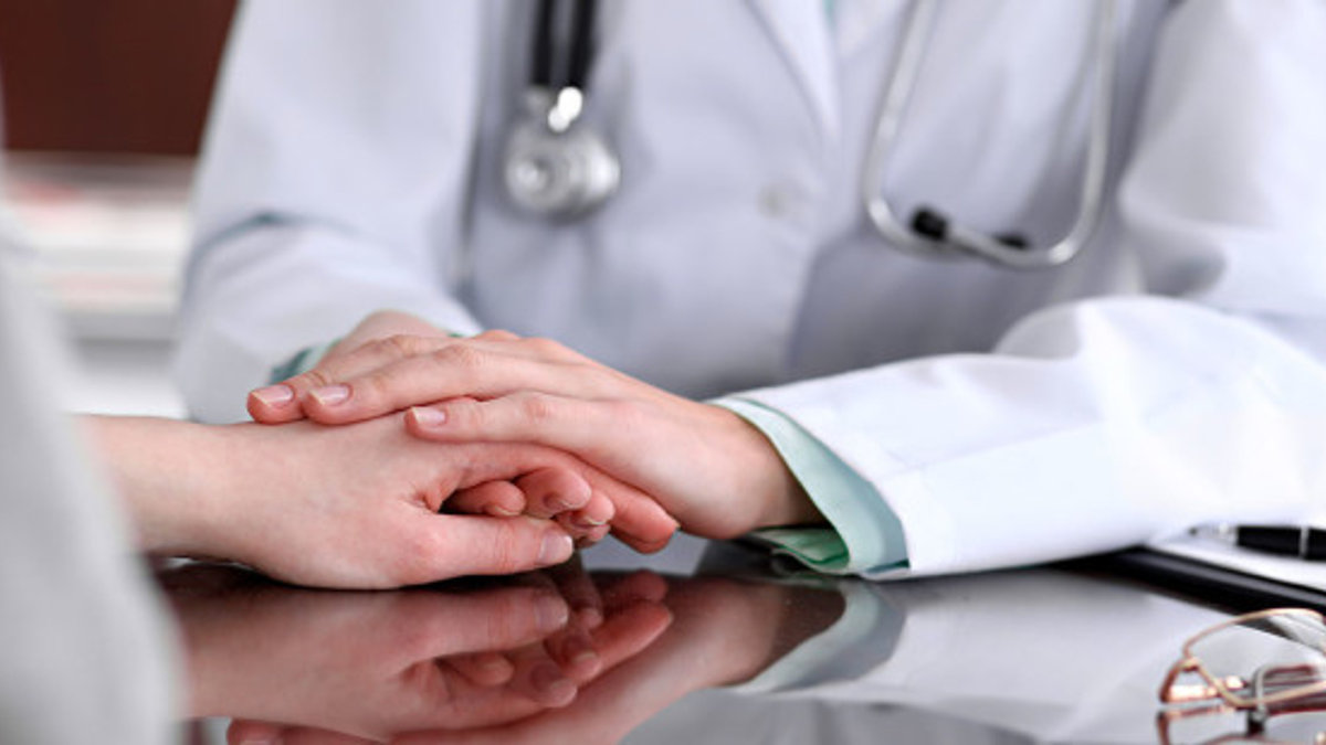 web3-patient-doctor-medicine-help-terminal-illness-shutterstock_522249712-andrei_r-ai