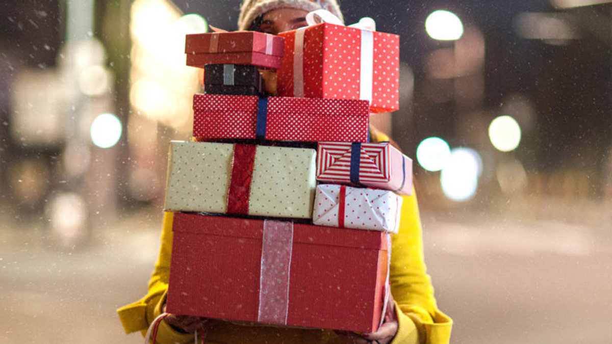 WOMAN, CHRISTMAS