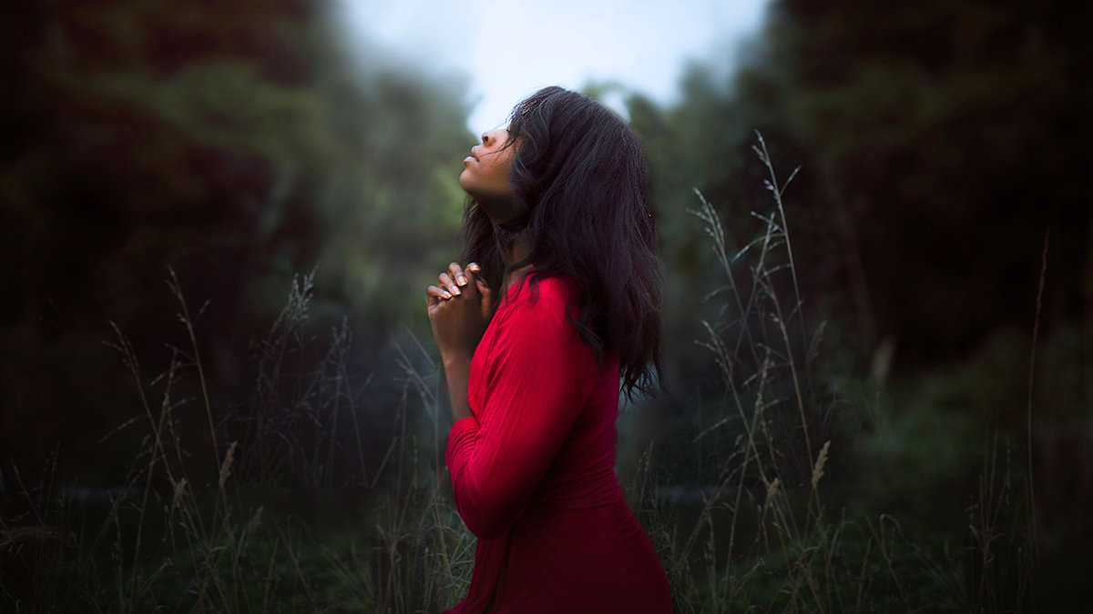 WOMAN GRATITUDE
