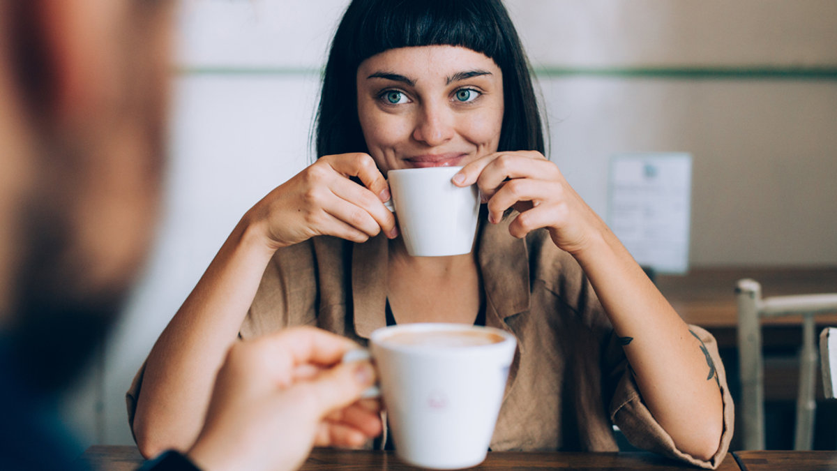 WOMAN MAN COFFEE DATE