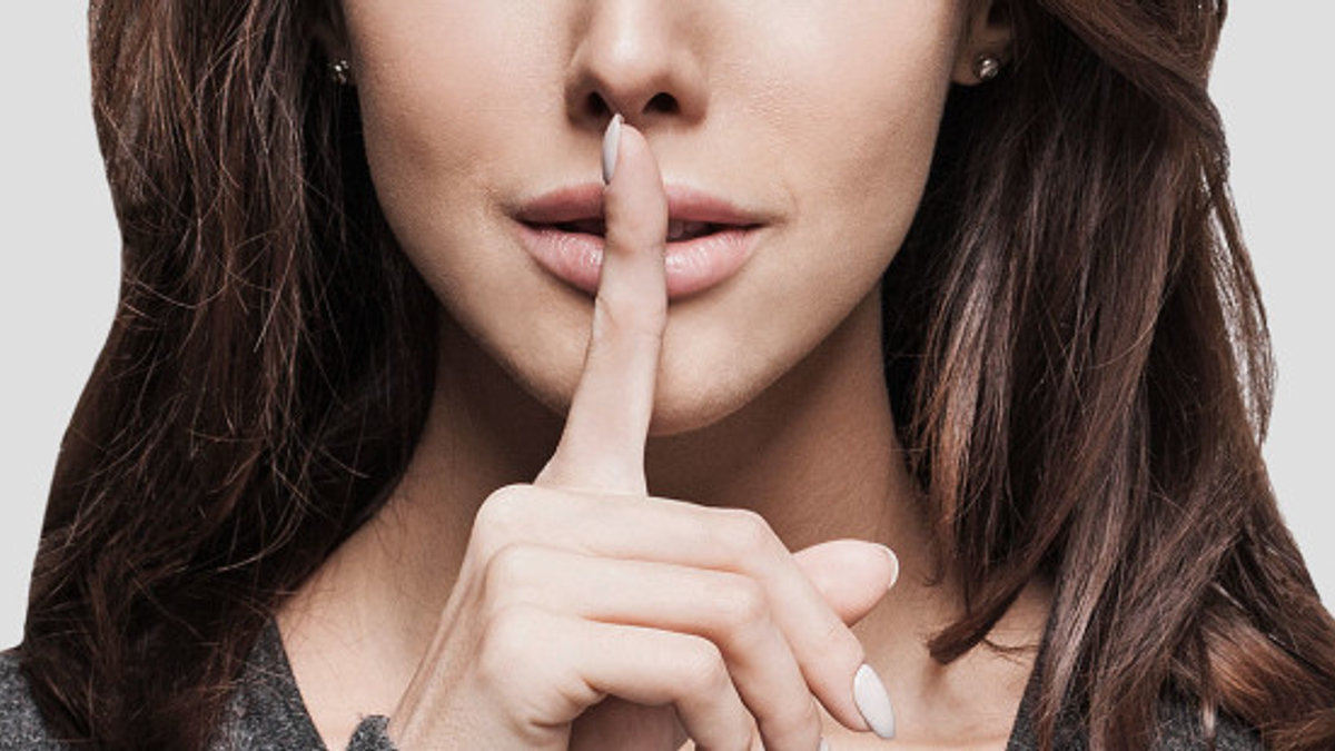 web3-woman-silent-gesture-respect-truth-secret-shutterstock_530606551-kite_rin-ai