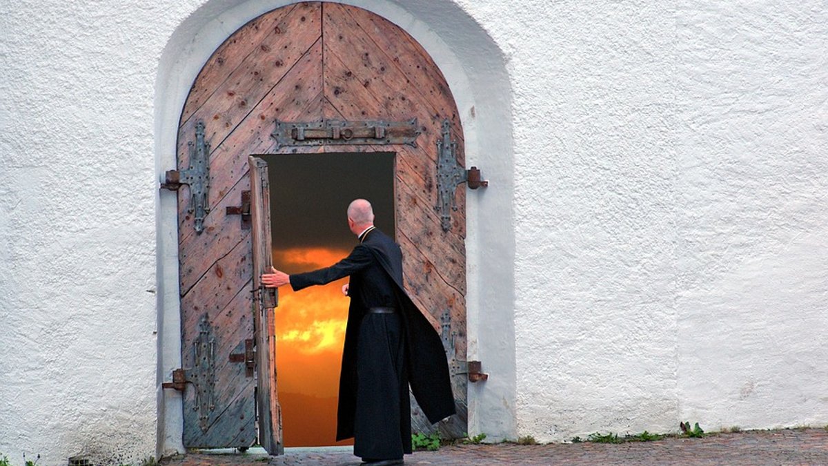 the-parish-priest-2988218_960_720
