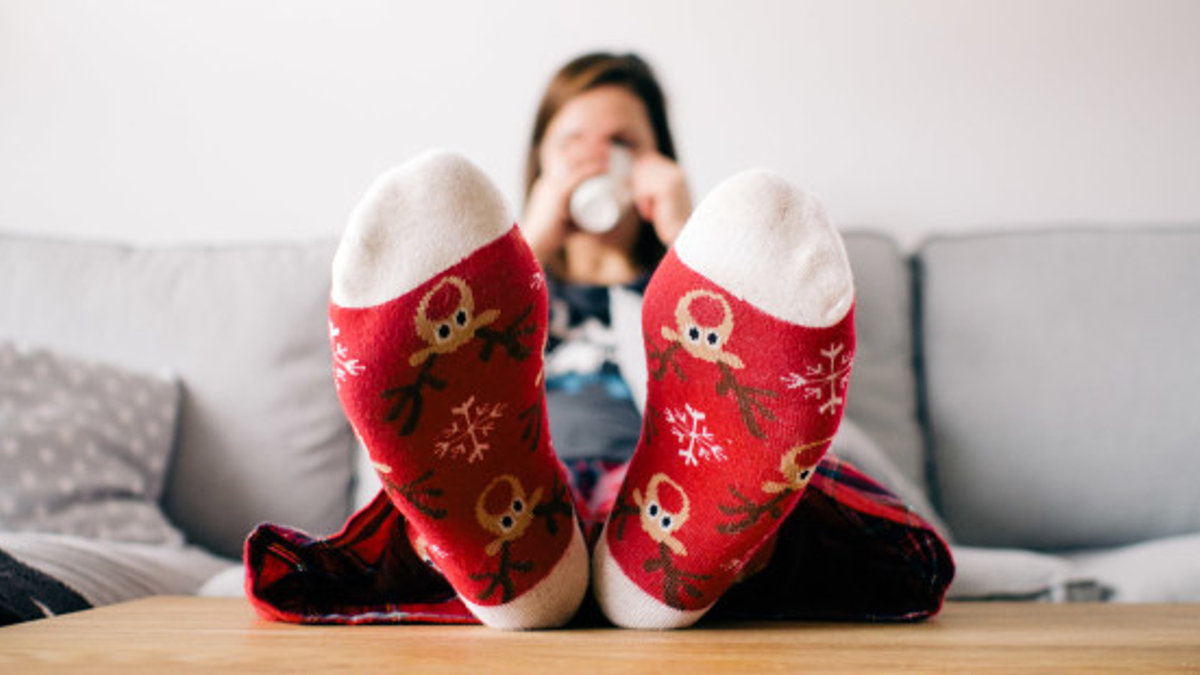 web3-christmas-socks-coffee-hot-chocolate-home-couch-relax-tookapic-cc0