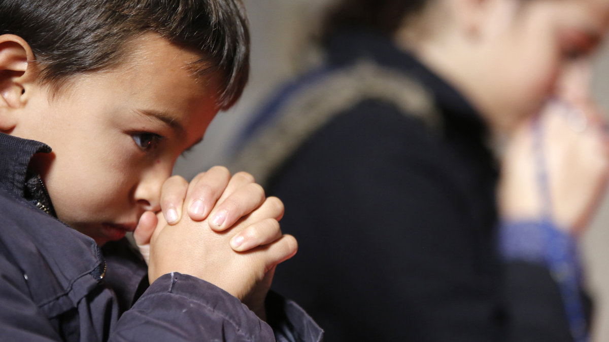 CHILD PRAYING