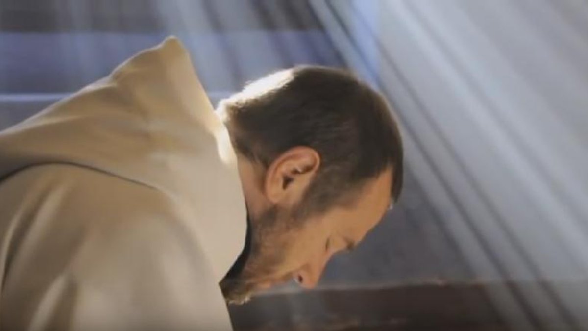 Of_Gods_and_Men_screencap_Prayer
