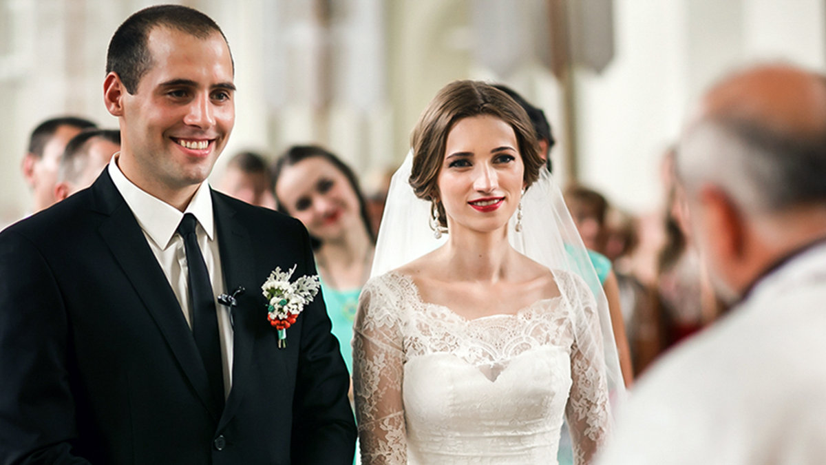 COUPLE GETTING MARRIED