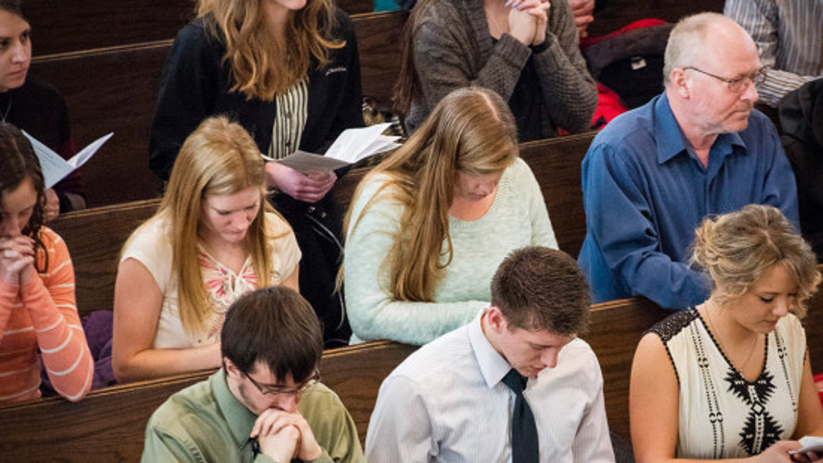 web3-mass-people-pew-pray-catholic-diocese-of-saginaw-cc-by-nd-2-0