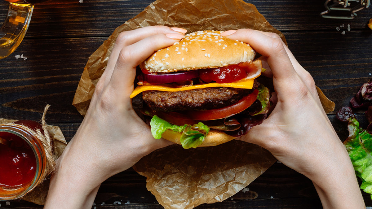 CHEESEBURGER,HANDS