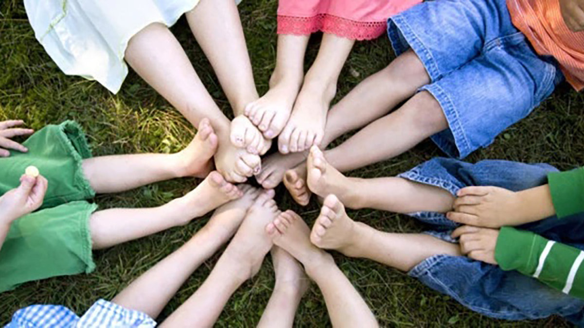 web3-feet-children-family-summer-fun-group-park-gettyimages1-copia.jpg