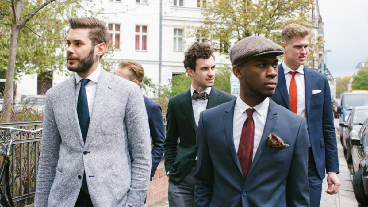 MEN WALKING