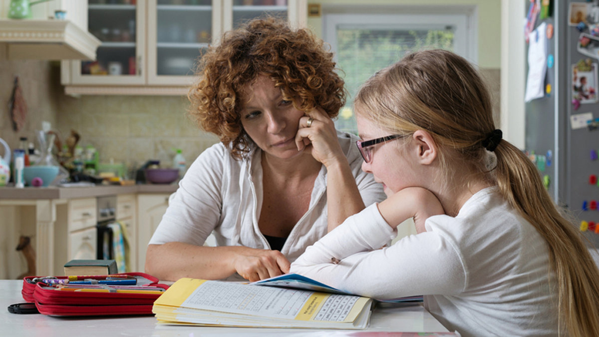 WEB3 MOM DAUGHTER CHILD KITCHEN HOMEWORK SCHOOLWORK Shutterstock