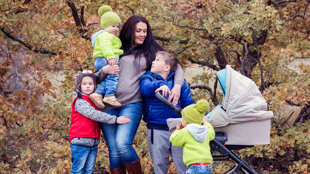 MOM,BIG,FAMILY,CHILDREN
