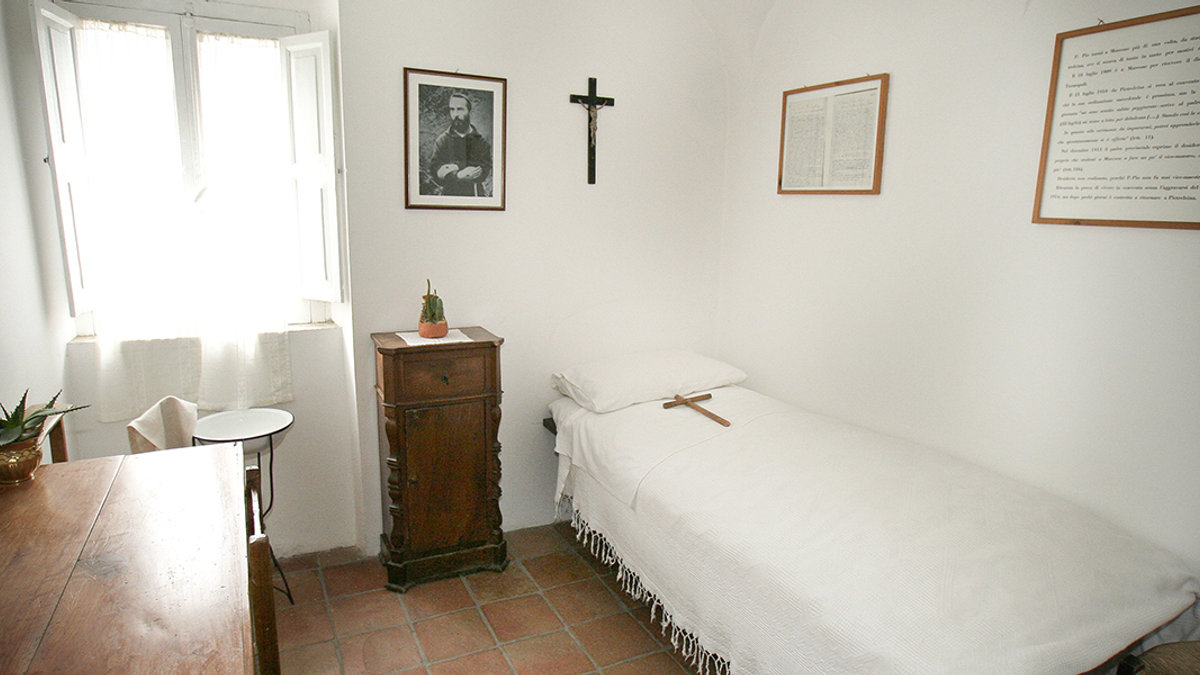 PADRE PIO,ROOM