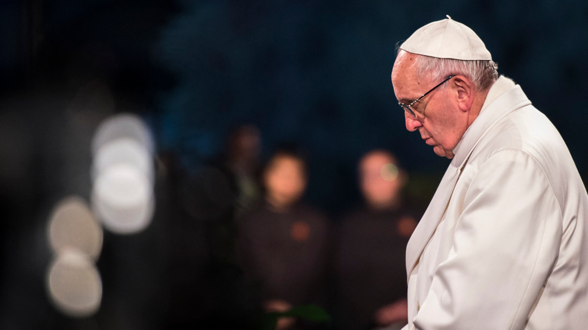 POPE VIA CRUCIS