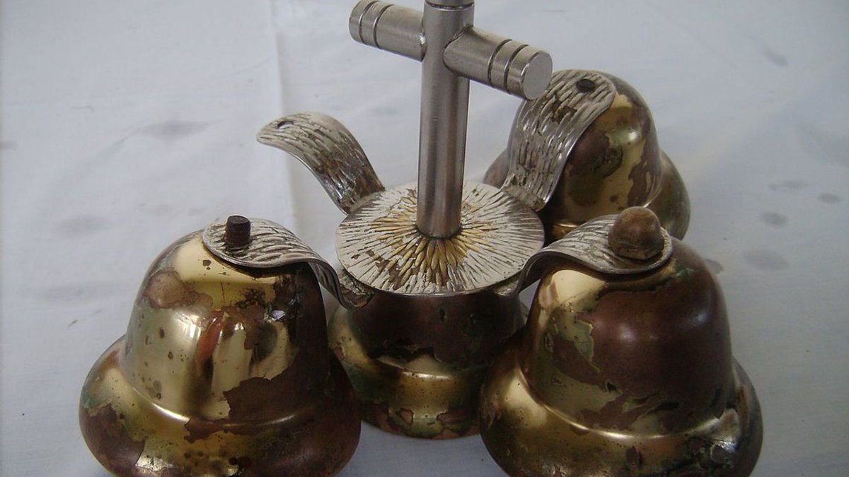 web-altar-bells-mass-church-domaine-public