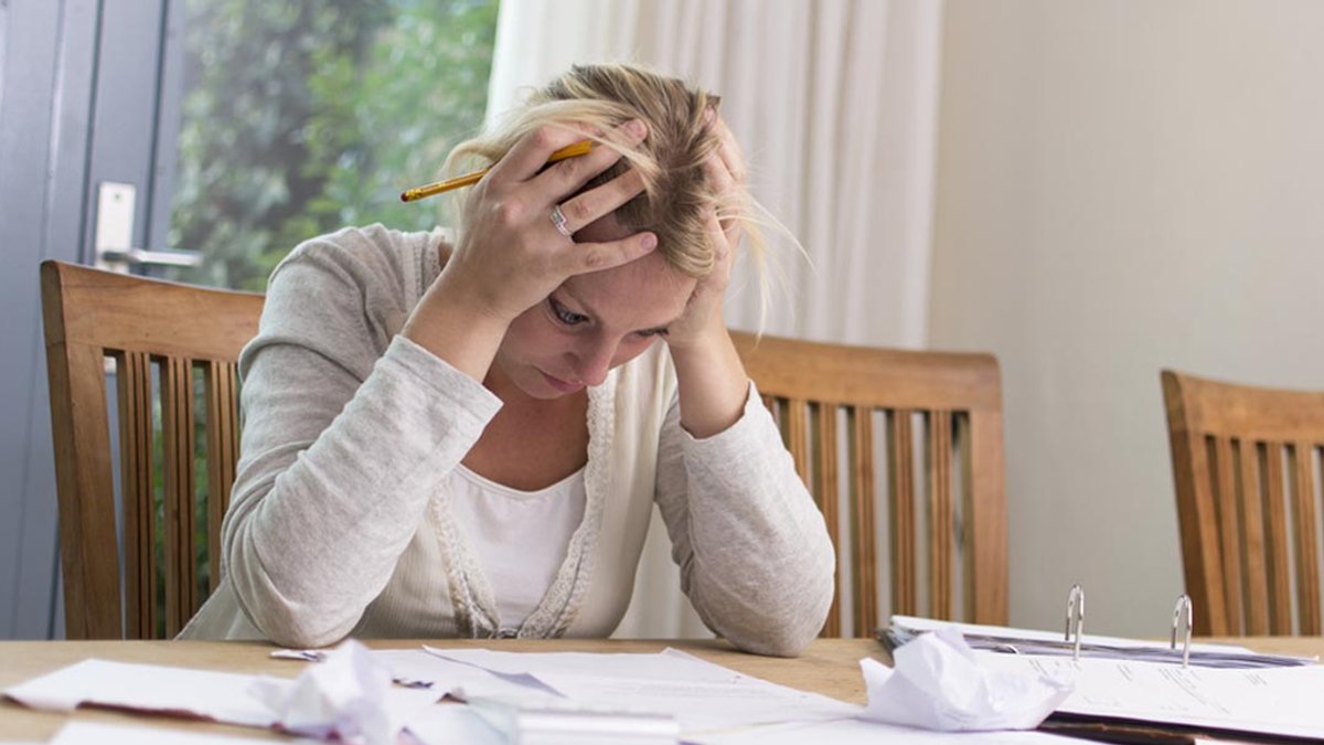 FRUSTRATED,OVERWHELMED,WOMAN