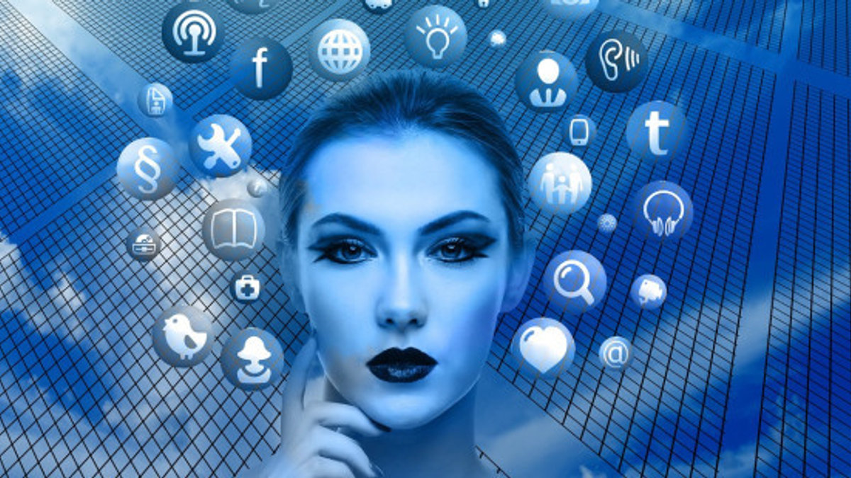 woman-1446557_1280