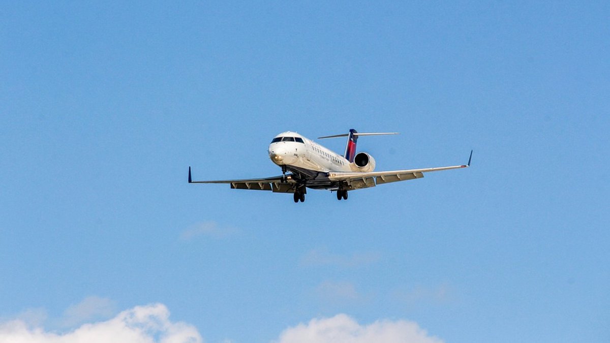 airplane-3282404_960_720 (1)