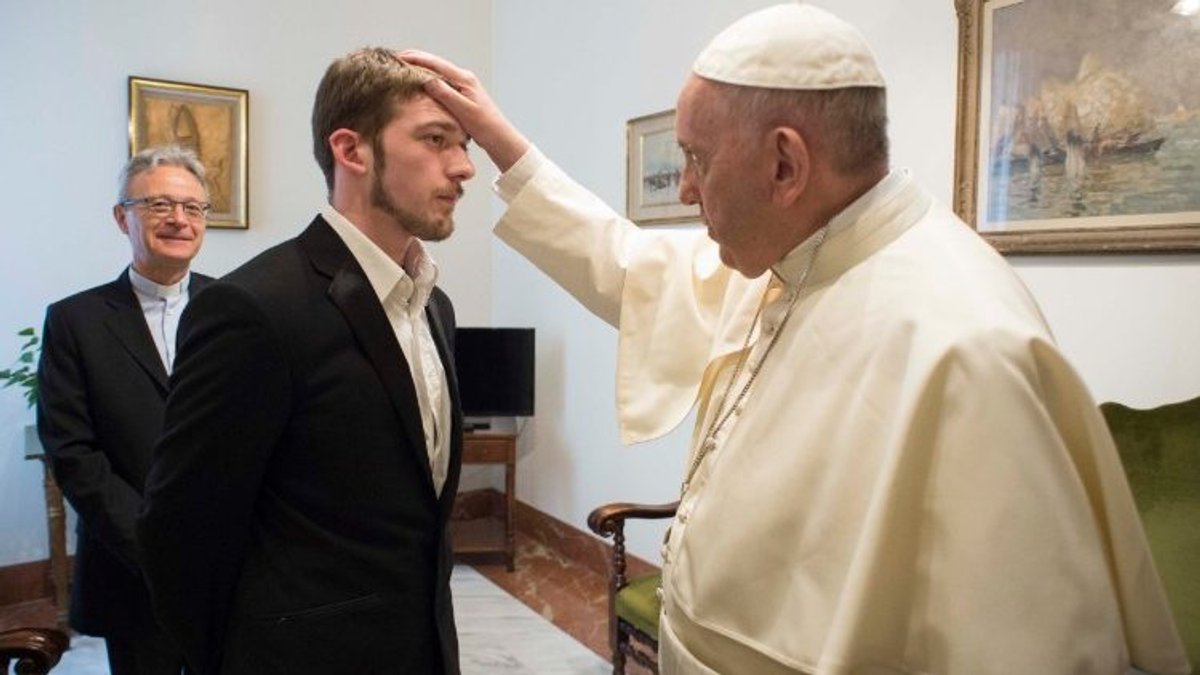 Papa Francisco e Tom Evans