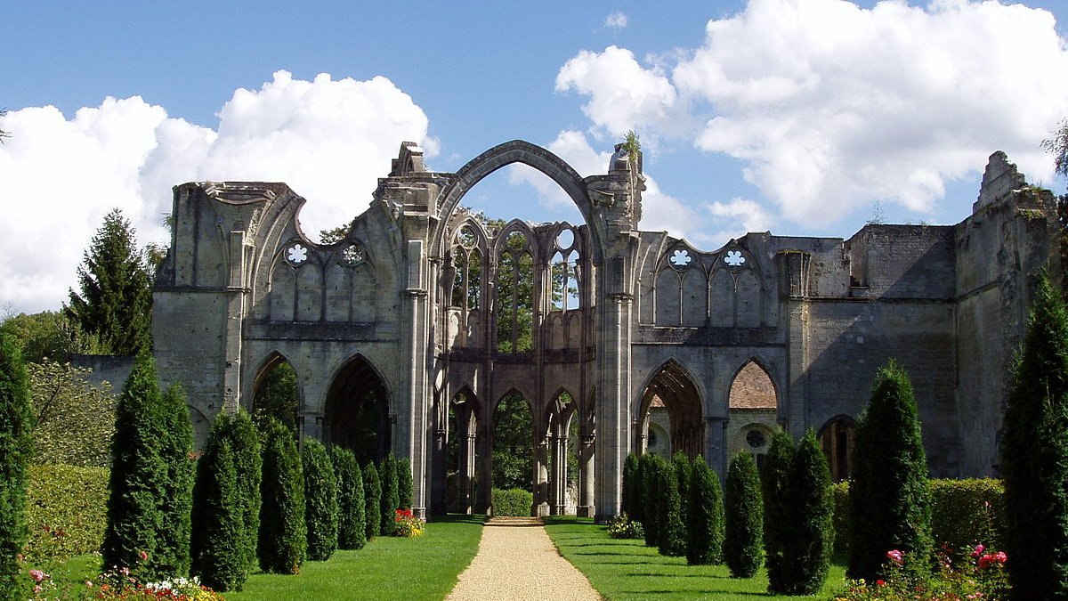 web-ourscamp-abbey-france-fifistorien-i-cc-by-sa-3-01.jpeg