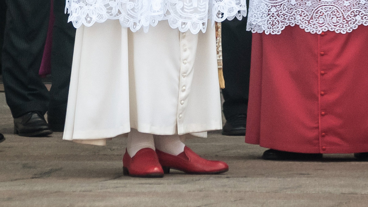 RED SHOES
