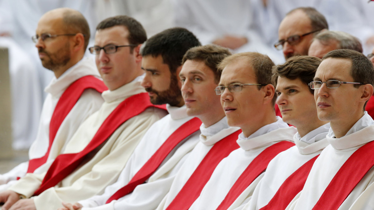 PRIESTS FRANCE