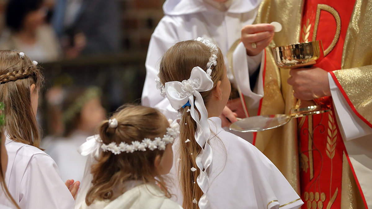 FIRST HOLY COMMUNION