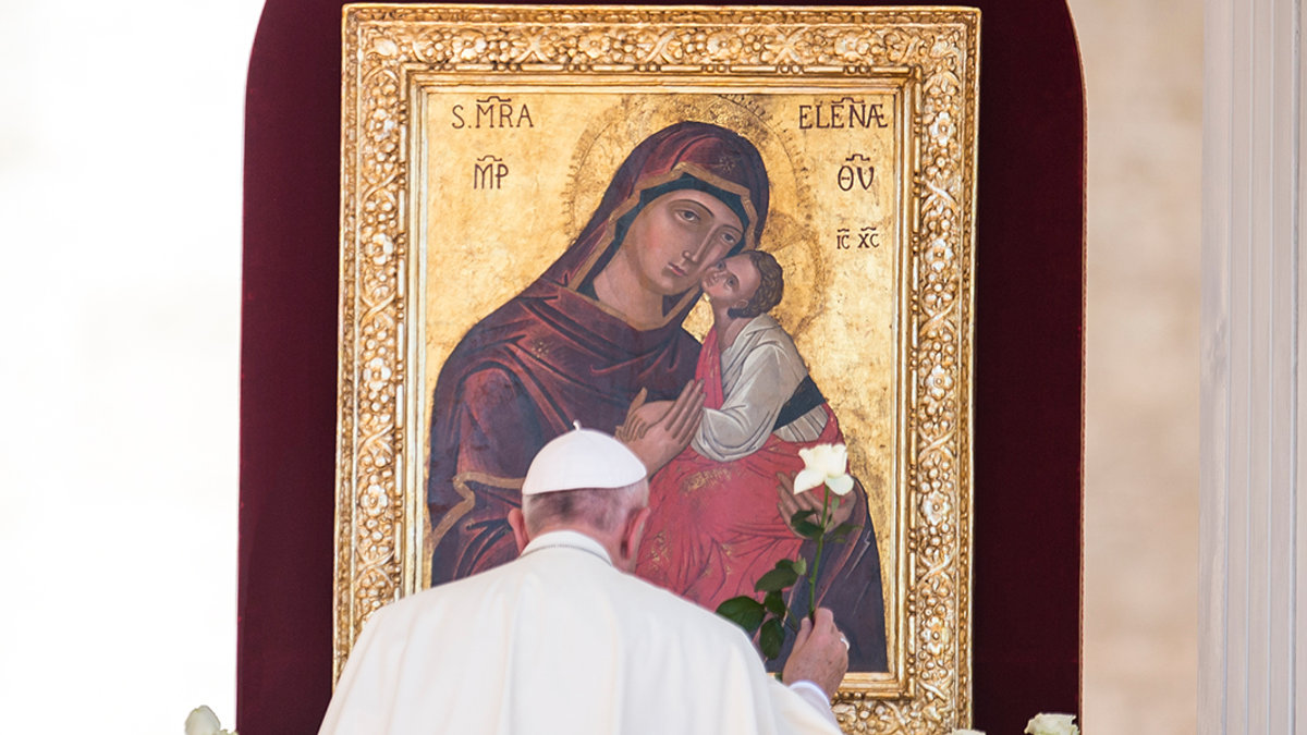 POPE PRAYING VIRGIN