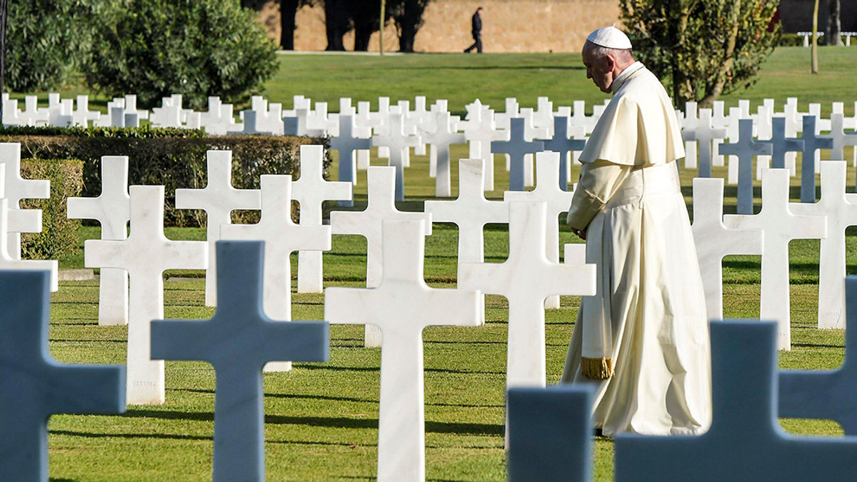 POPE FRANCIS,WW2,CEMETERY